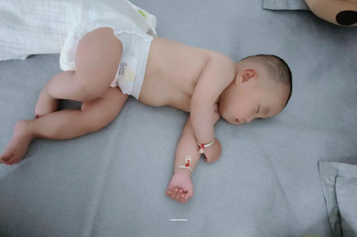 伊春宝宝拍嗝的正确方法